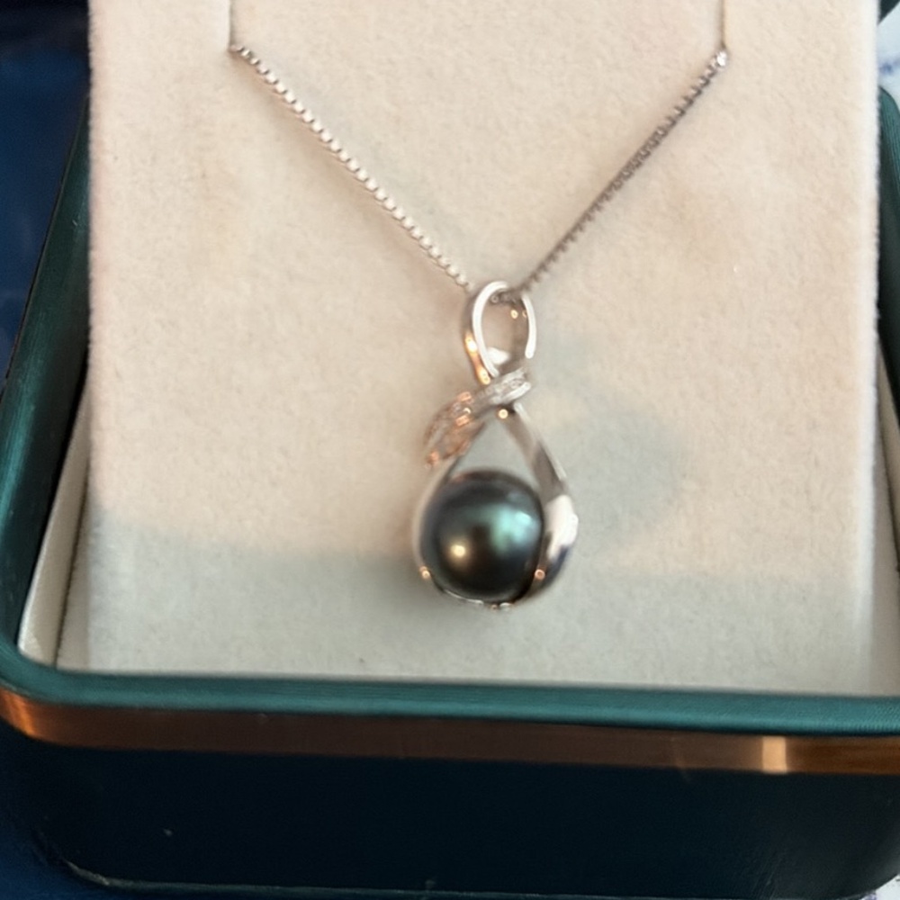 Brand new Tahitian pearl necklace